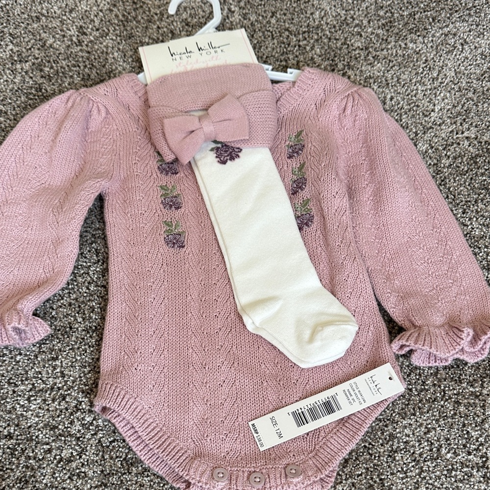 Nicole Miller Knit Baby Bodysuit with Floral Details (3 piece)